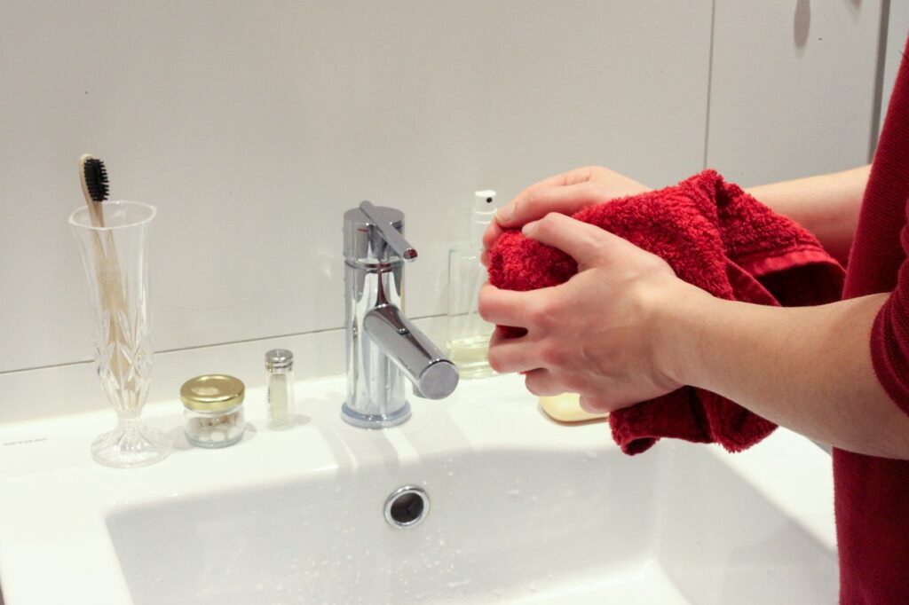 Skin care tips for winter: Moisturize Hands 